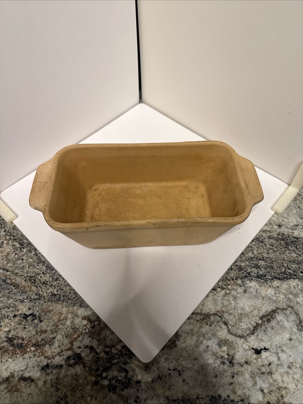 Pampered Chef Stone seasoned Loaf Pan with Handles